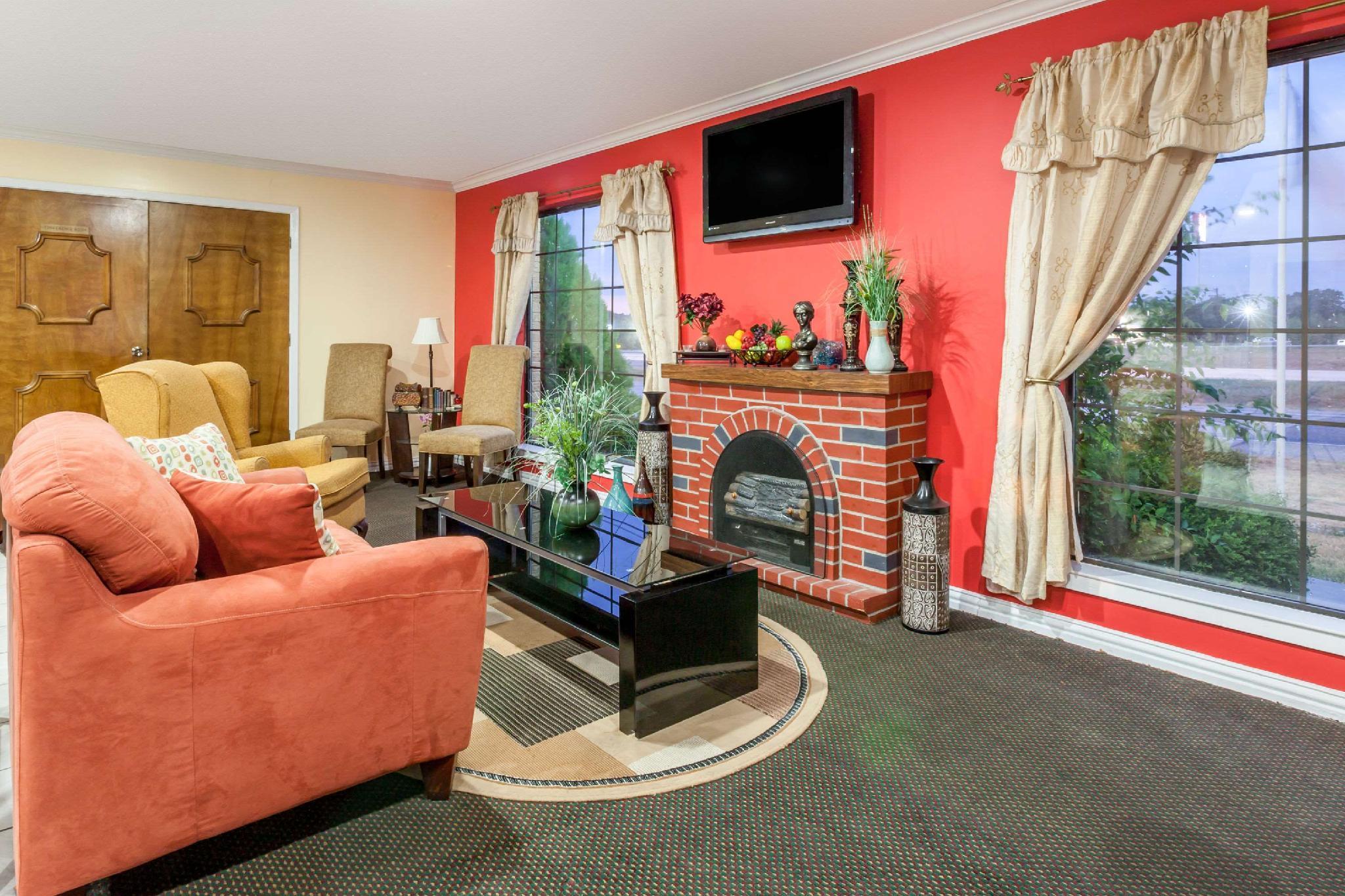 Days Inn & Suites By Wyndham - Canton First Monday Trade Days Esterno foto