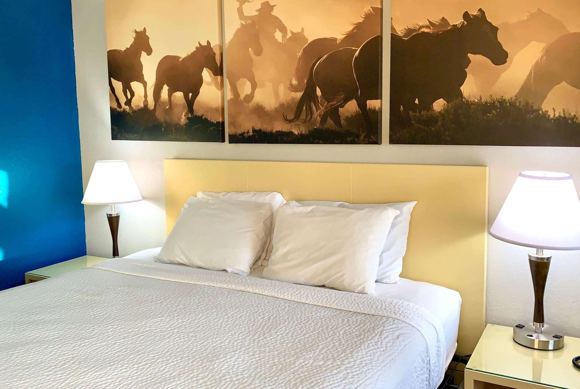 Days Inn & Suites By Wyndham - Canton First Monday Trade Days Esterno foto