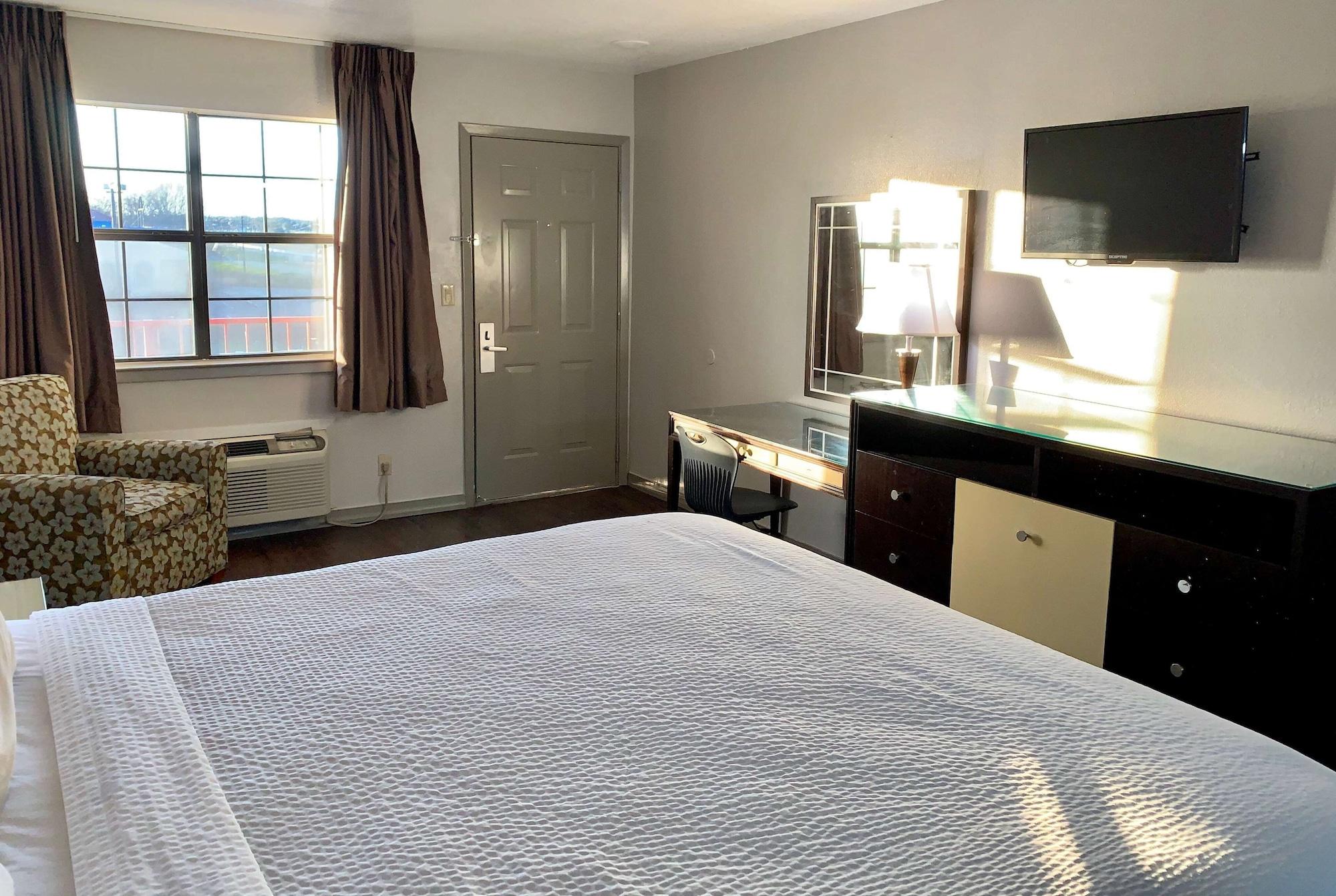 Days Inn & Suites By Wyndham - Canton First Monday Trade Days Esterno foto