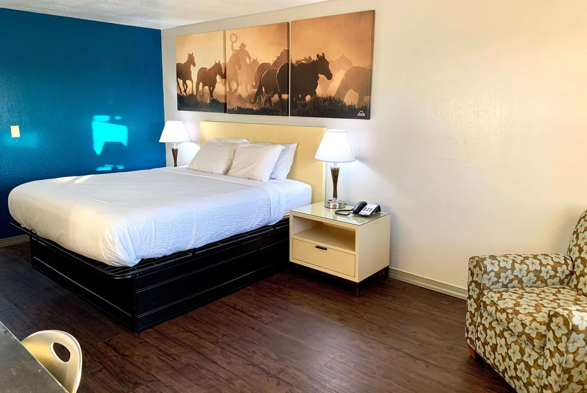 Days Inn & Suites By Wyndham - Canton First Monday Trade Days Esterno foto