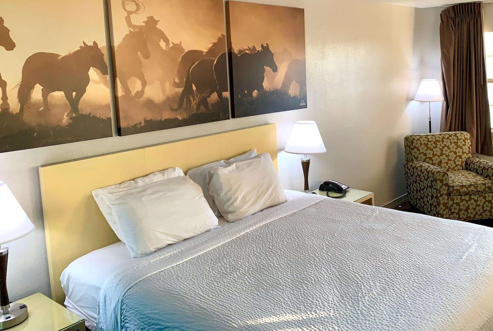 Days Inn & Suites By Wyndham - Canton First Monday Trade Days Esterno foto