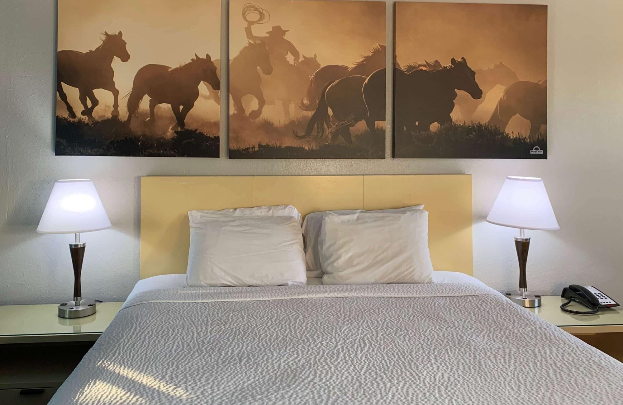 Days Inn & Suites By Wyndham - Canton First Monday Trade Days Esterno foto