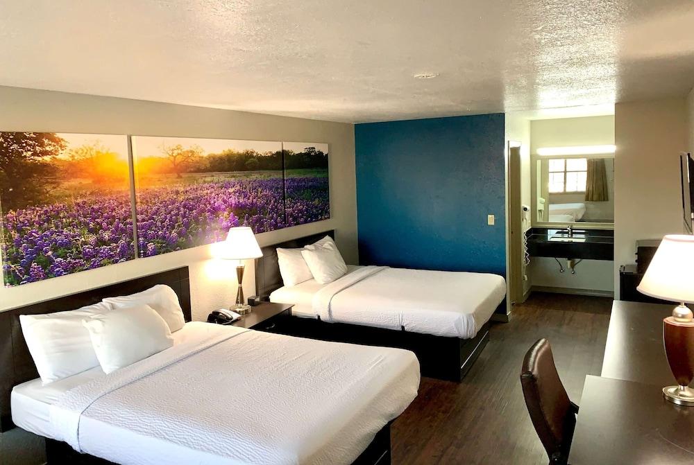 Days Inn & Suites By Wyndham - Canton First Monday Trade Days Esterno foto
