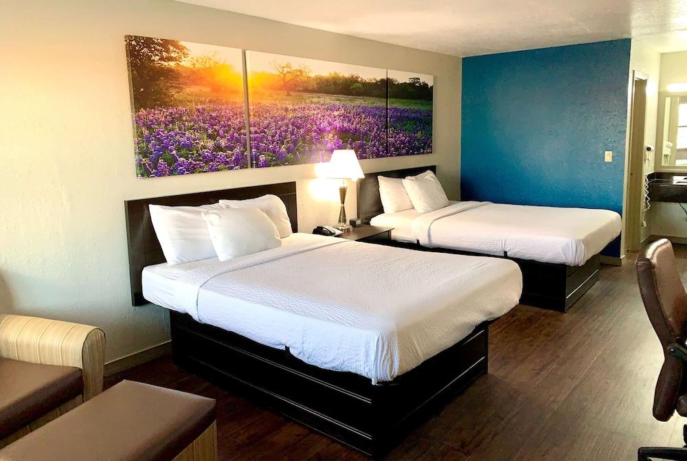 Days Inn & Suites By Wyndham - Canton First Monday Trade Days Esterno foto