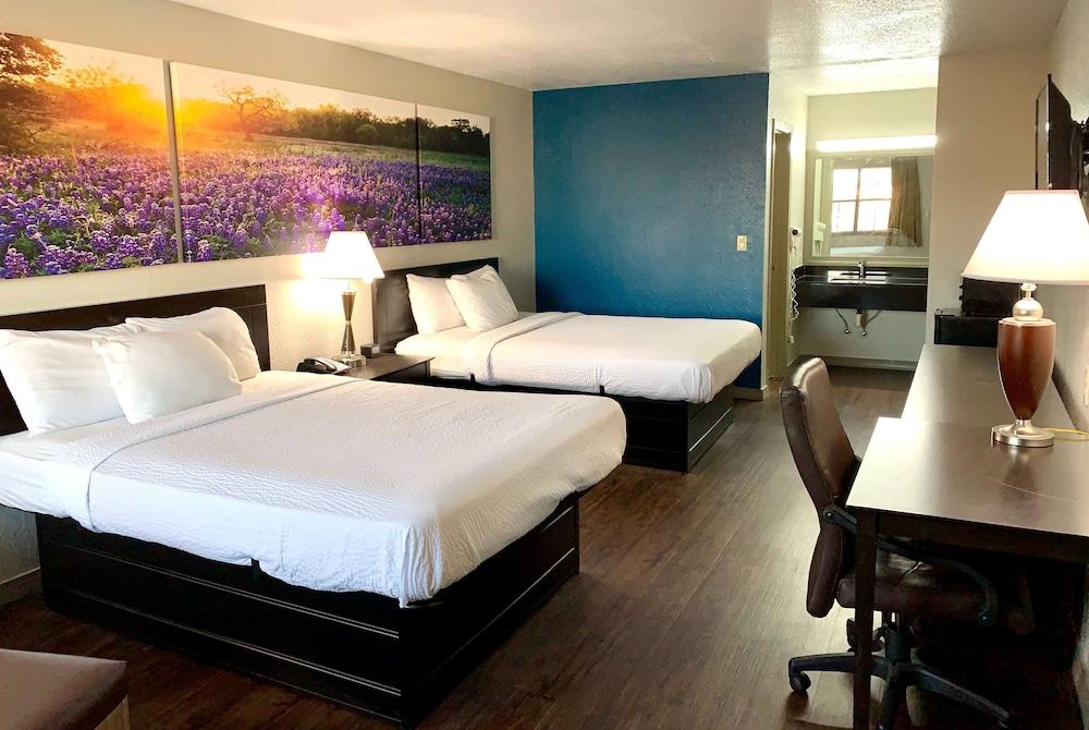 Days Inn & Suites By Wyndham - Canton First Monday Trade Days Esterno foto