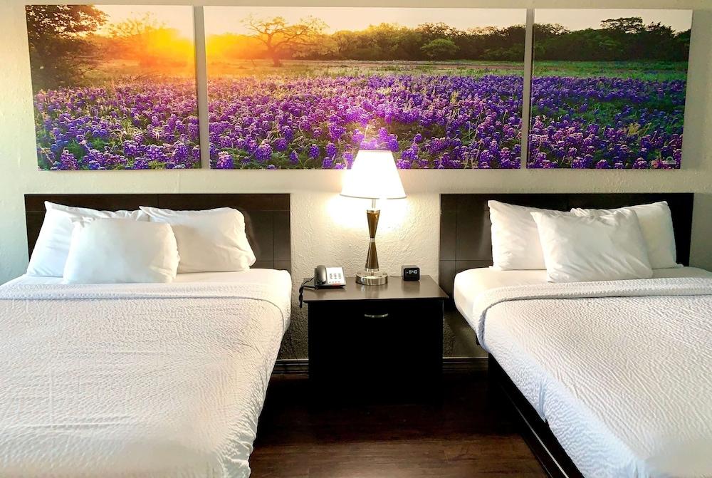 Days Inn & Suites By Wyndham - Canton First Monday Trade Days Esterno foto