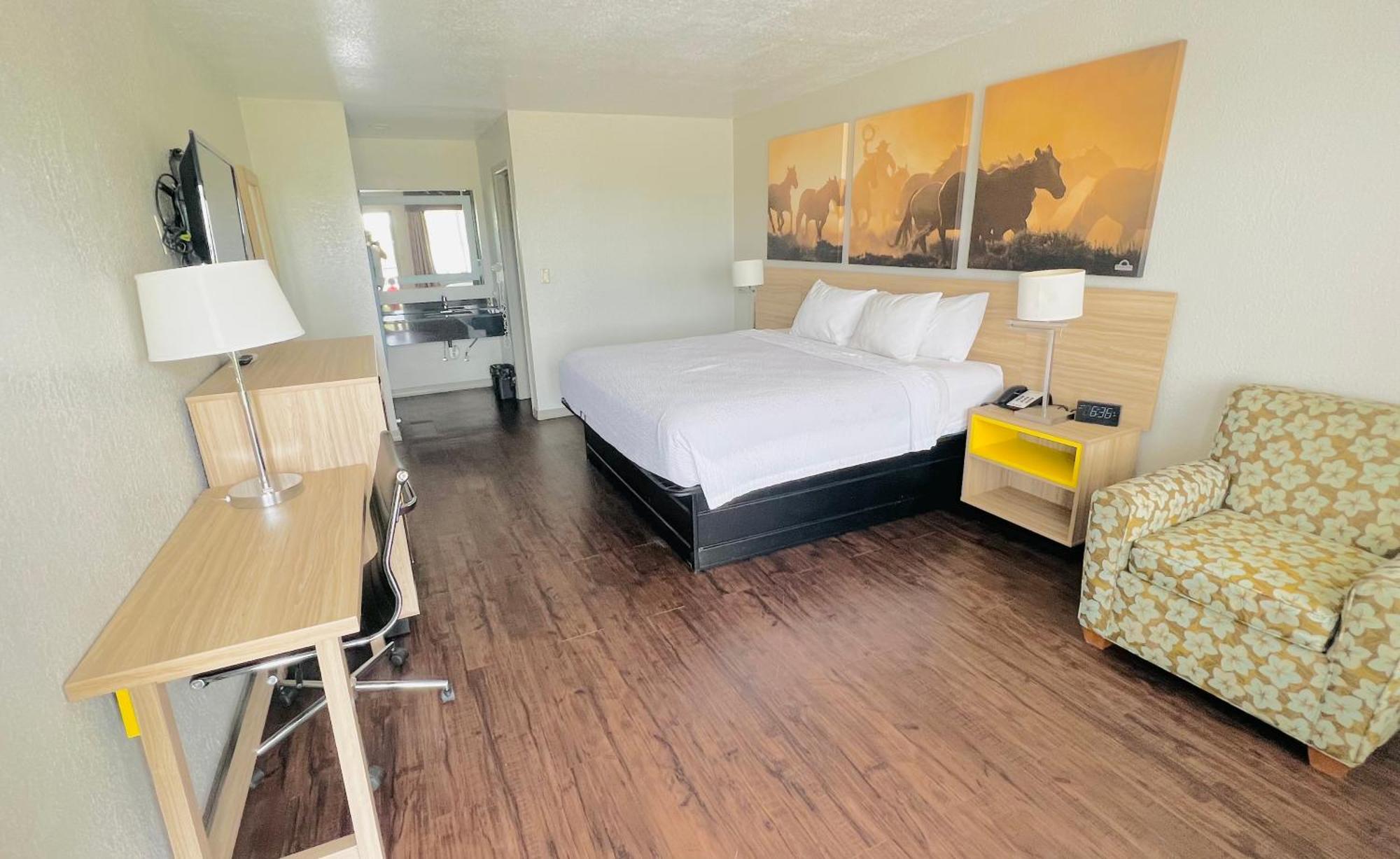 Days Inn & Suites By Wyndham - Canton First Monday Trade Days Esterno foto